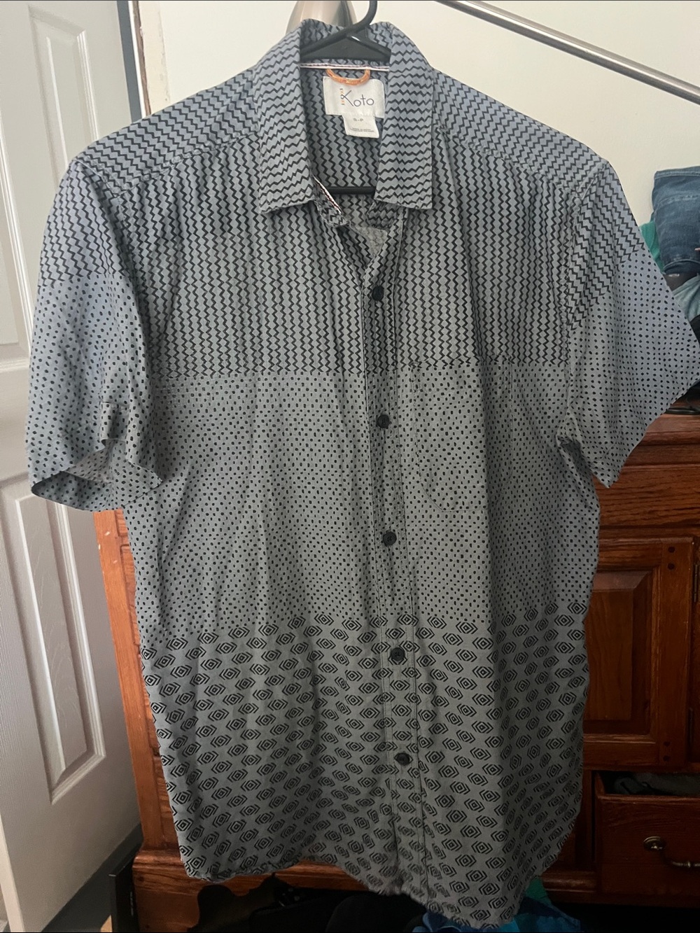 Koto Men’s Short-Sleeve Button-Down Shirt — Grey Pattern
